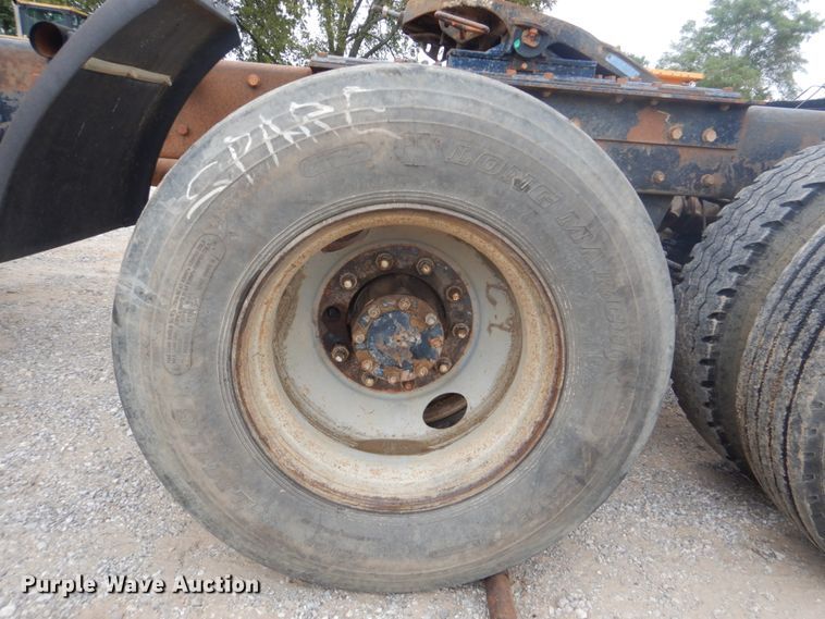 image for item DI2313 1998 Mack RD6883 truck cab and chassis