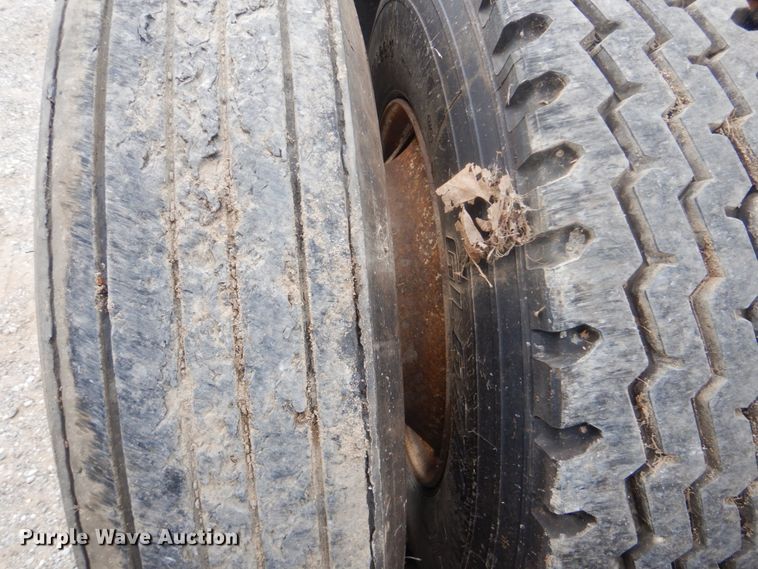 image for item DI2313 1998 Mack RD6883 truck cab and chassis