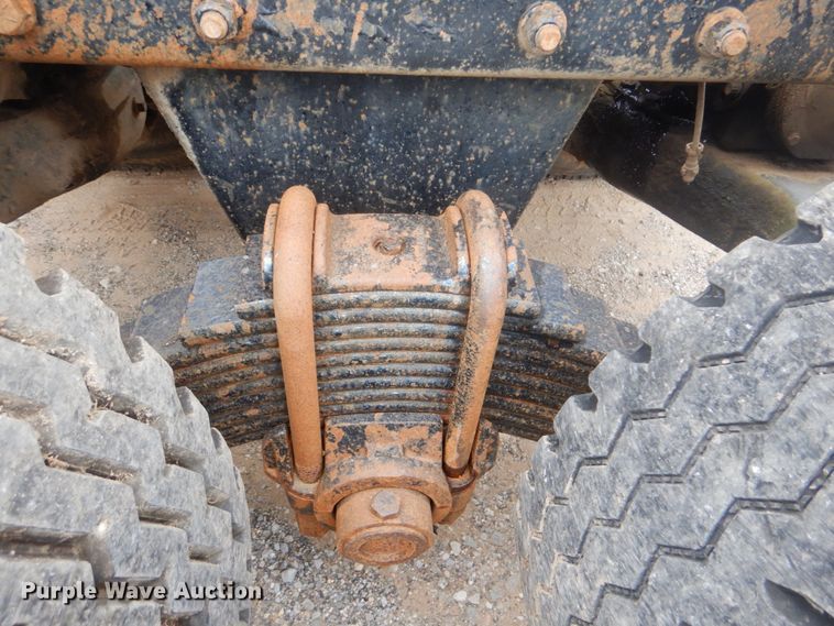 image for item DI2313 1998 Mack RD6883 truck cab and chassis