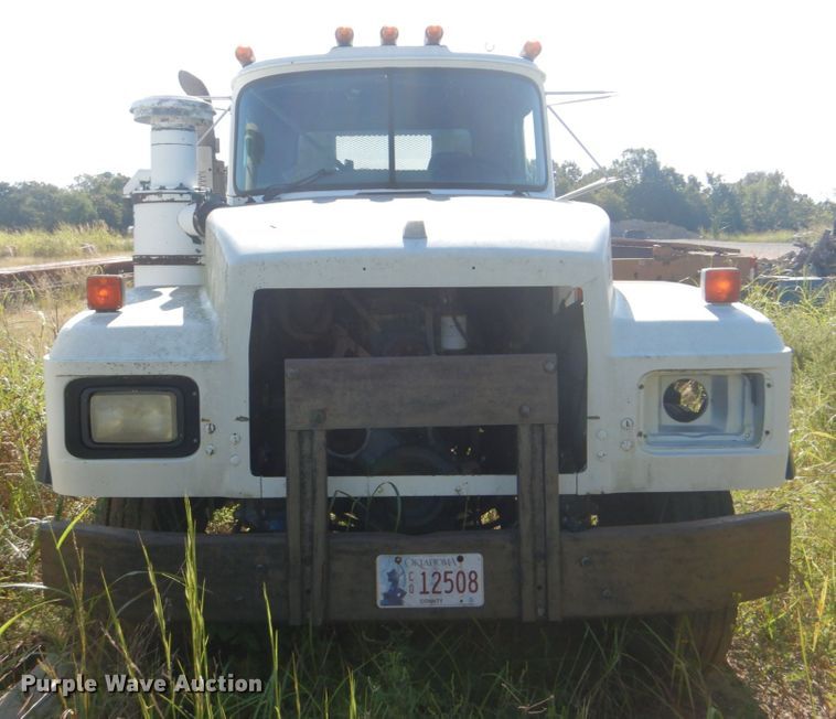 image for item DI2323 1998 Mack RD semi truck