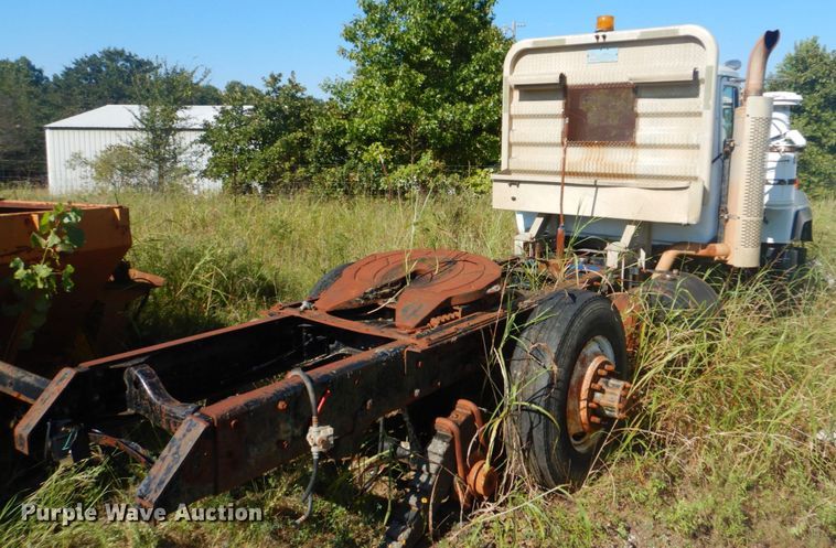 image for item DI2323 1998 Mack RD semi truck