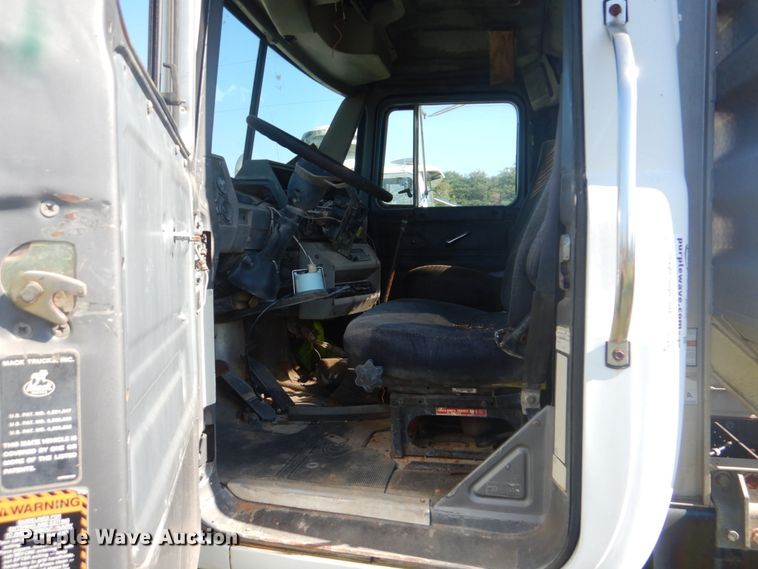 image for item DI2323 1998 Mack RD semi truck