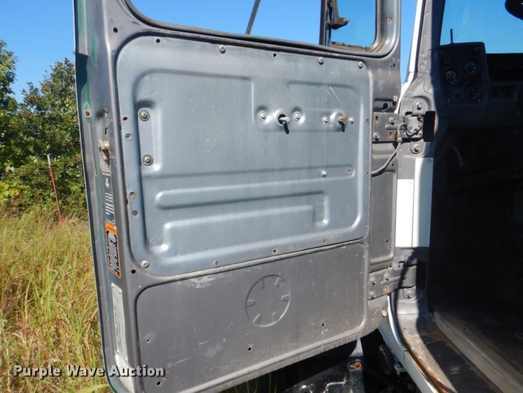 image for item DI2323 1998 Mack RD semi truck