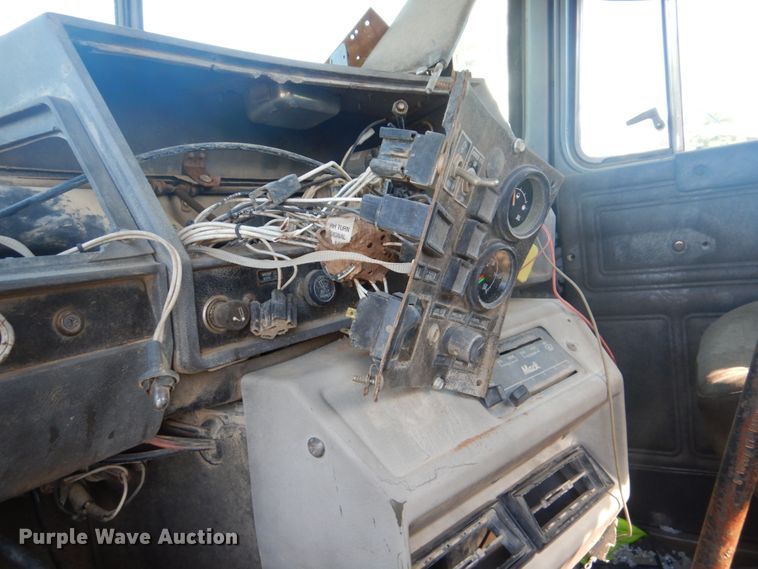 image for item DI2323 1998 Mack RD semi truck