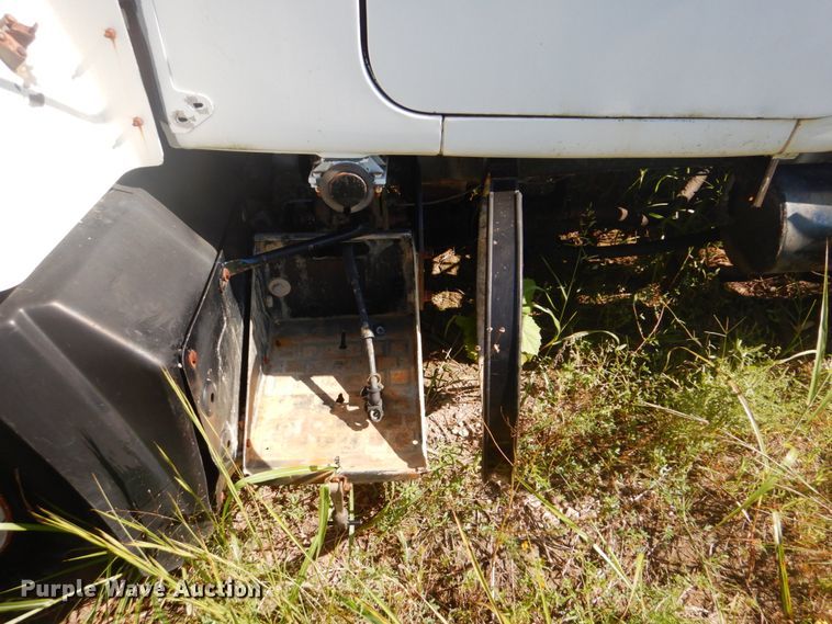 image for item DI2323 1998 Mack RD semi truck