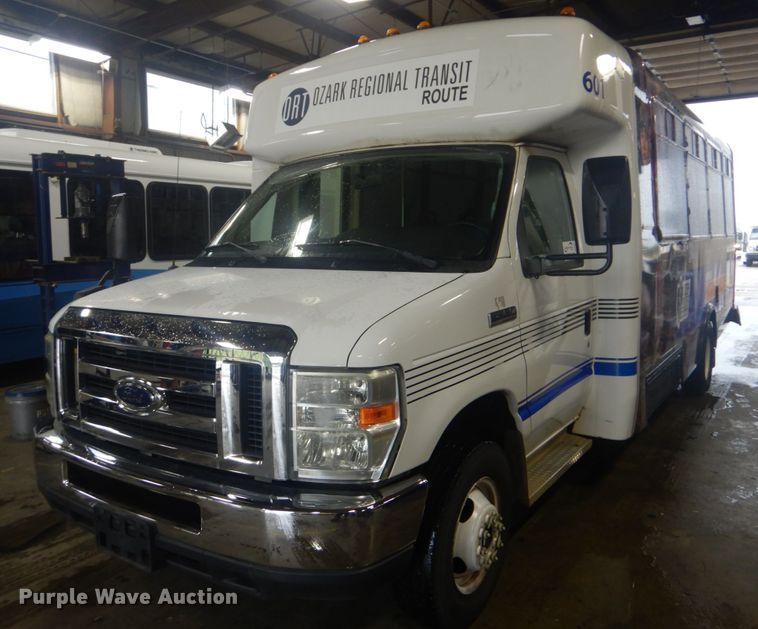 image for item DI2333 2009 Ford E450 shuttle bus