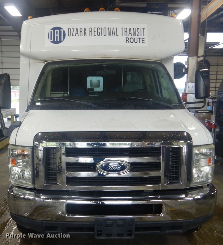 image for item DI2333 2009 Ford E450 shuttle bus