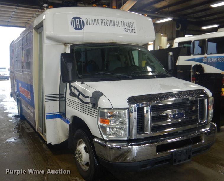 image for item DI2333 2009 Ford E450 shuttle bus