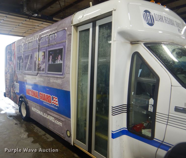 image for item DI2333 2009 Ford E450 shuttle bus