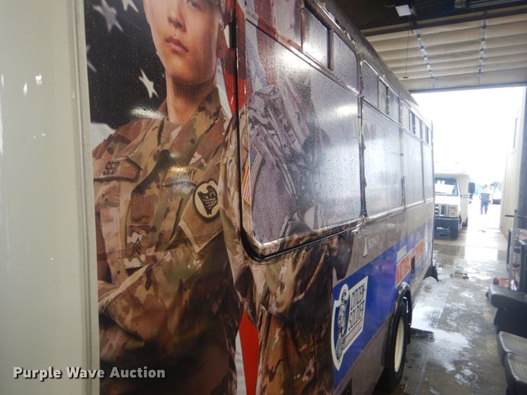 image for item DI2333 2009 Ford E450 shuttle bus