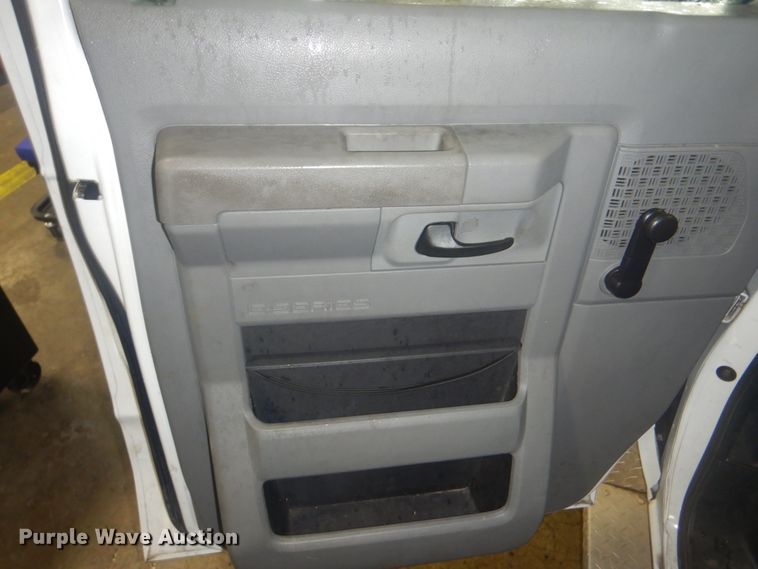 image for item DI2333 2009 Ford E450 shuttle bus