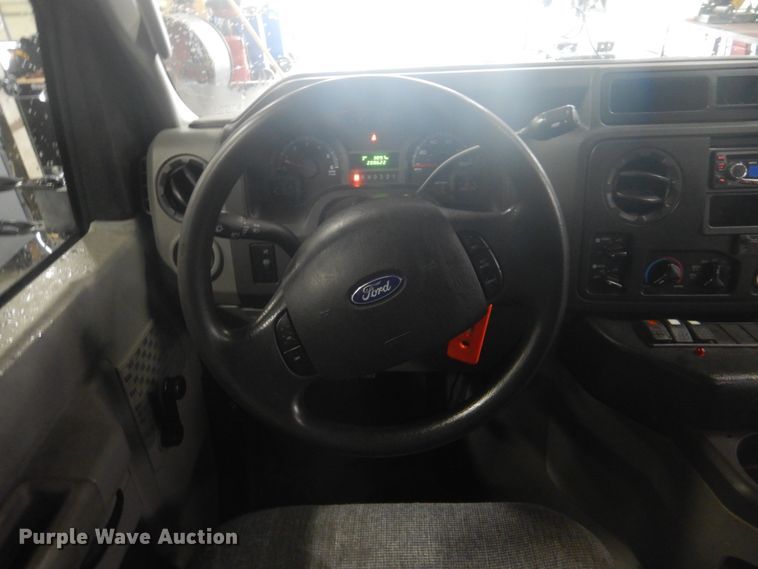 image for item DI2333 2009 Ford E450 shuttle bus