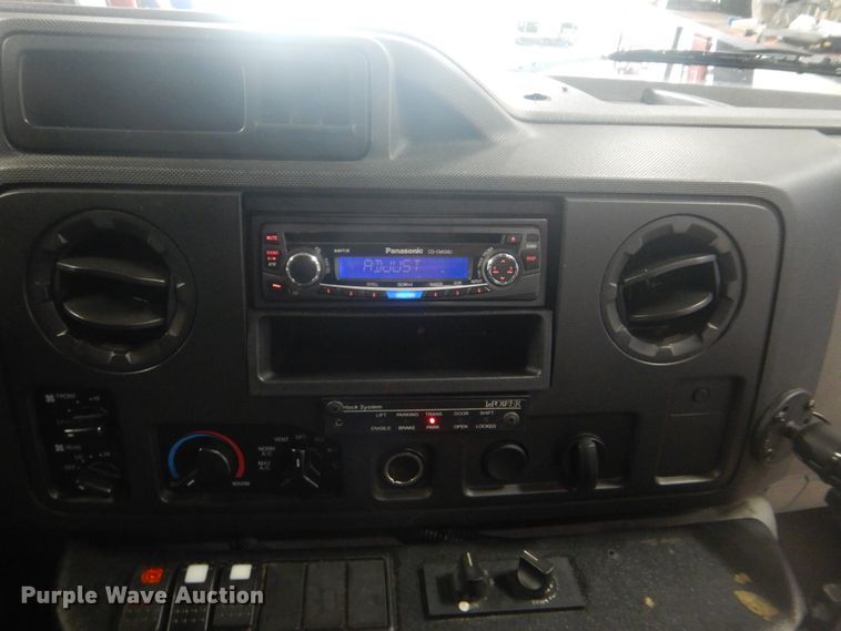 image for item DI2333 2009 Ford E450 shuttle bus