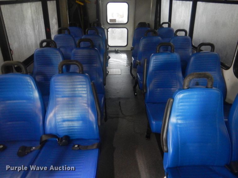 image for item DI2333 2009 Ford E450 shuttle bus