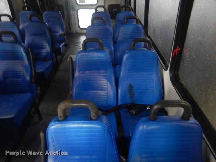 image for item DI2333 2009 Ford E450 shuttle bus