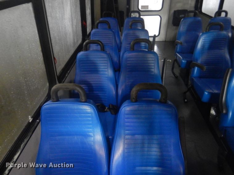 image for item DI2333 2009 Ford E450 shuttle bus