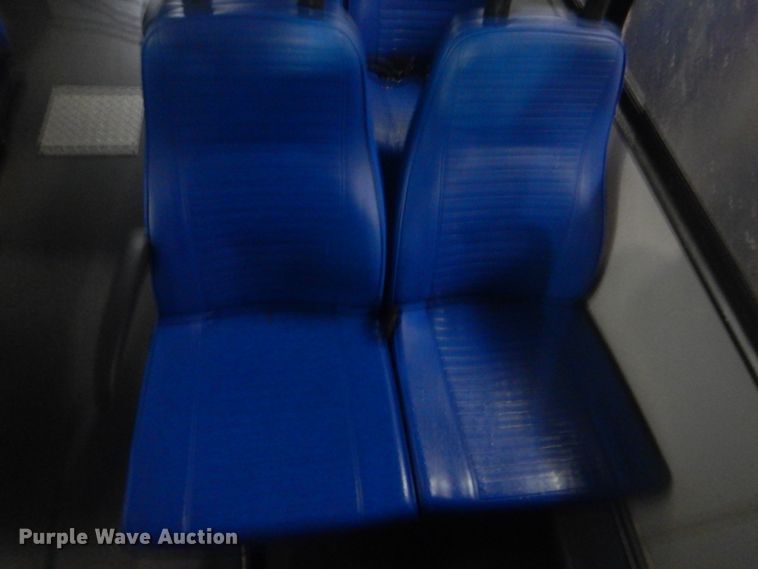 image for item DI2333 2009 Ford E450 shuttle bus