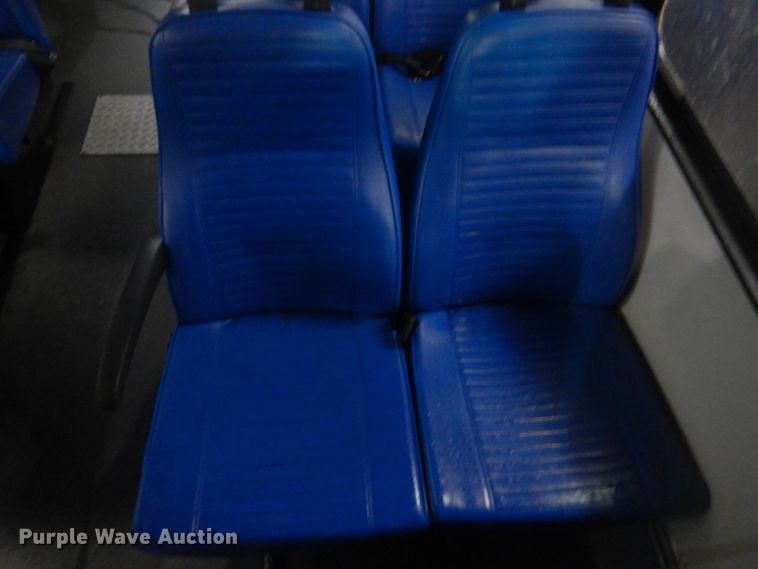 image for item DI2333 2009 Ford E450 shuttle bus