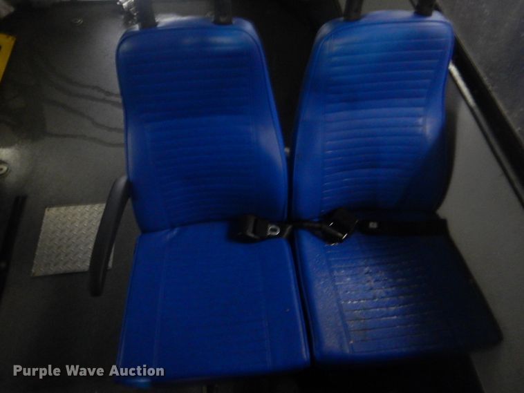 image for item DI2333 2009 Ford E450 shuttle bus