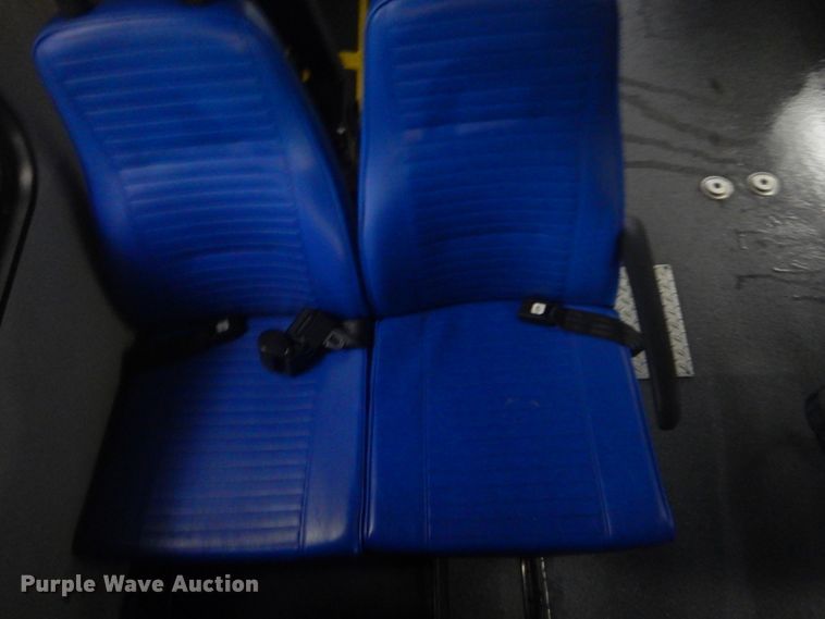 image for item DI2333 2009 Ford E450 shuttle bus