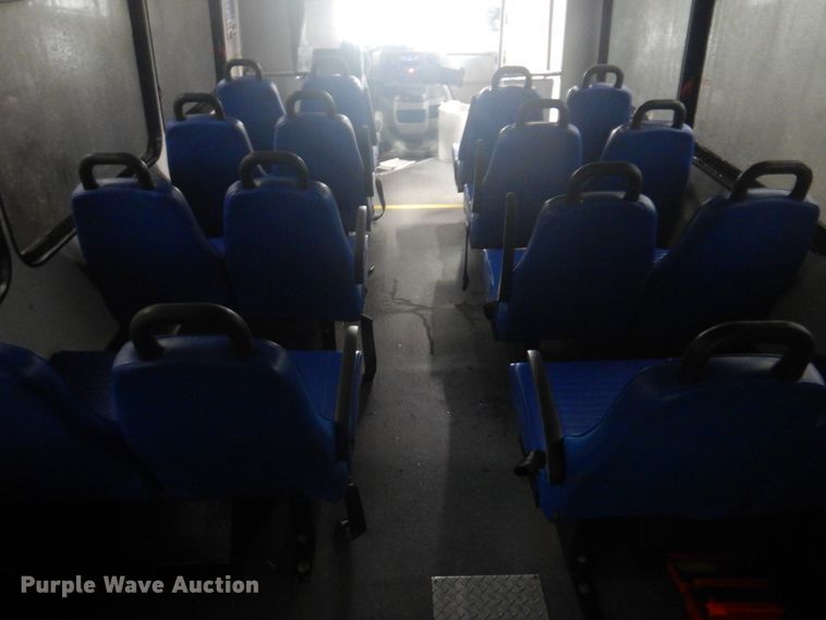 image for item DI2333 2009 Ford E450 shuttle bus