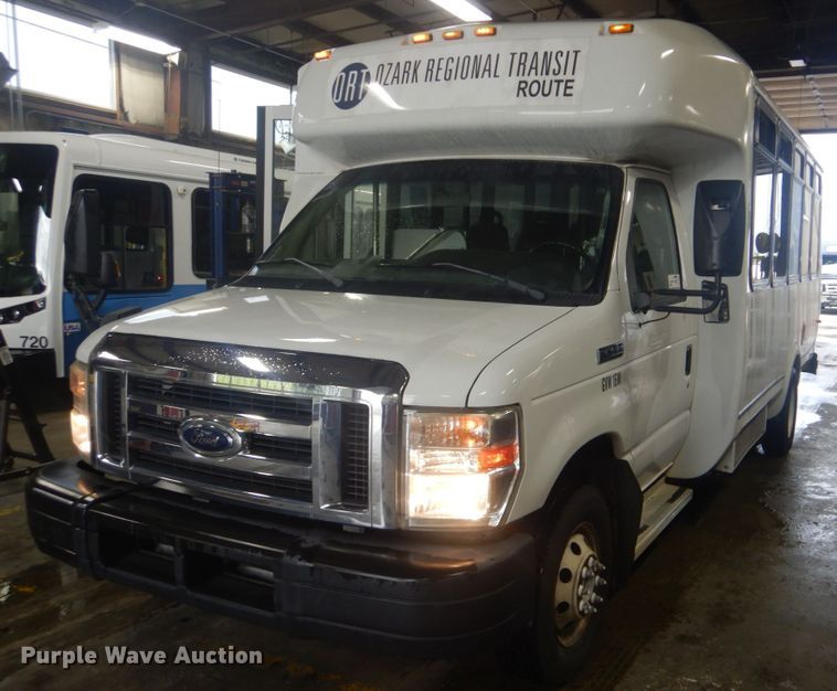 image for item DI2334 2009 Ford E450 Super Duty shuttle bus