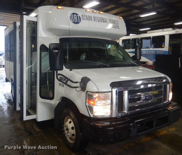 image for item DI2334 2009 Ford E450 Super Duty shuttle bus