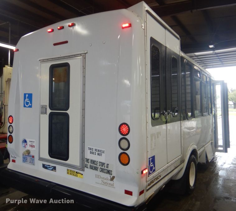 image for item DI2334 2009 Ford E450 Super Duty shuttle bus