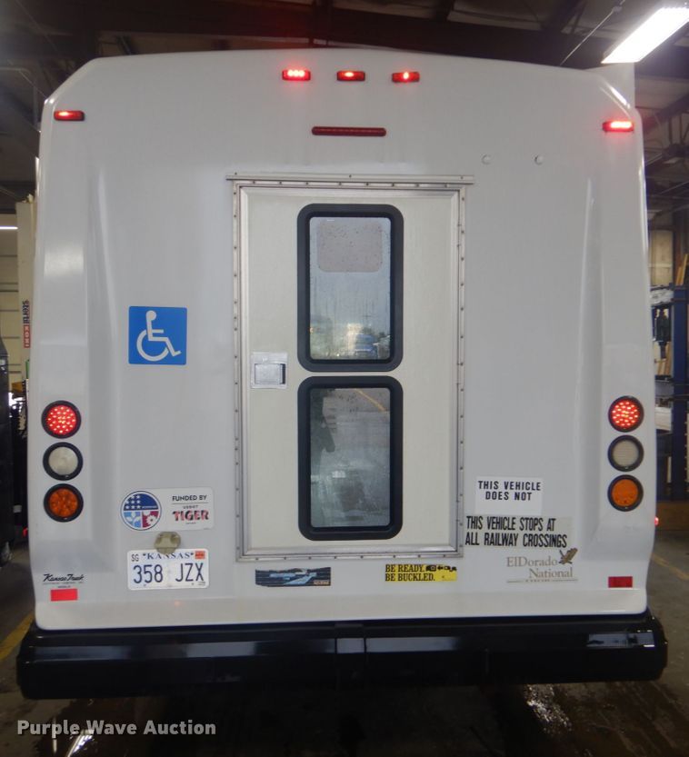 image for item DI2334 2009 Ford E450 Super Duty shuttle bus