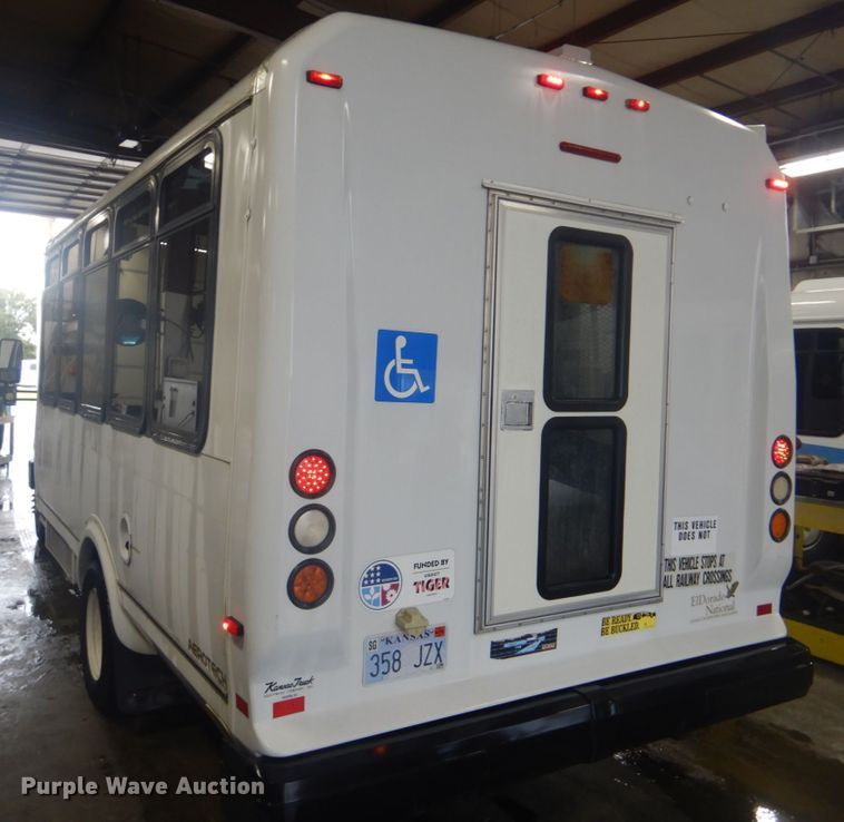 image for item DI2334 2009 Ford E450 Super Duty shuttle bus