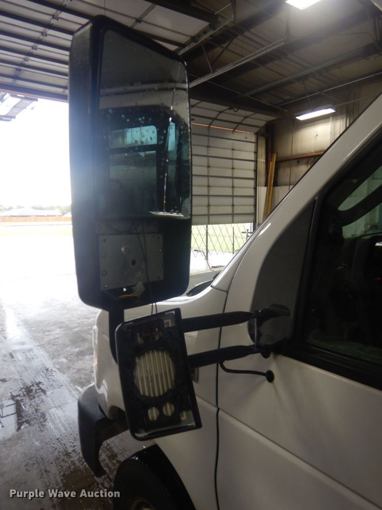 image for item DI2334 2009 Ford E450 Super Duty shuttle bus