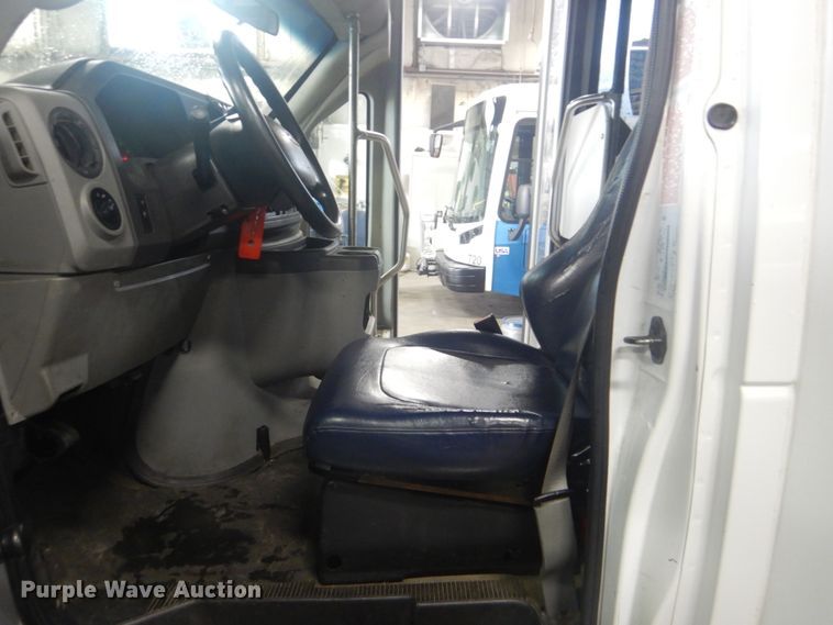 image for item DI2334 2009 Ford E450 Super Duty shuttle bus