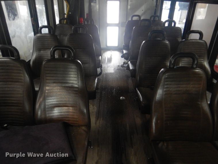 image for item DI2334 2009 Ford E450 Super Duty shuttle bus