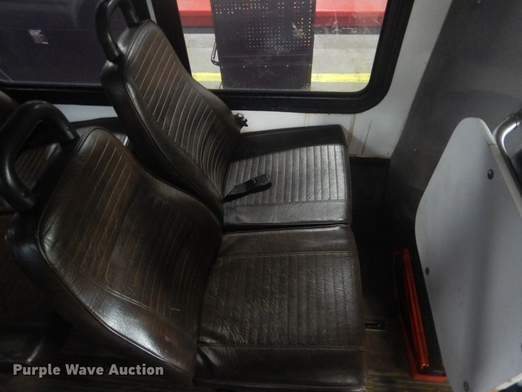 image for item DI2334 2009 Ford E450 Super Duty shuttle bus