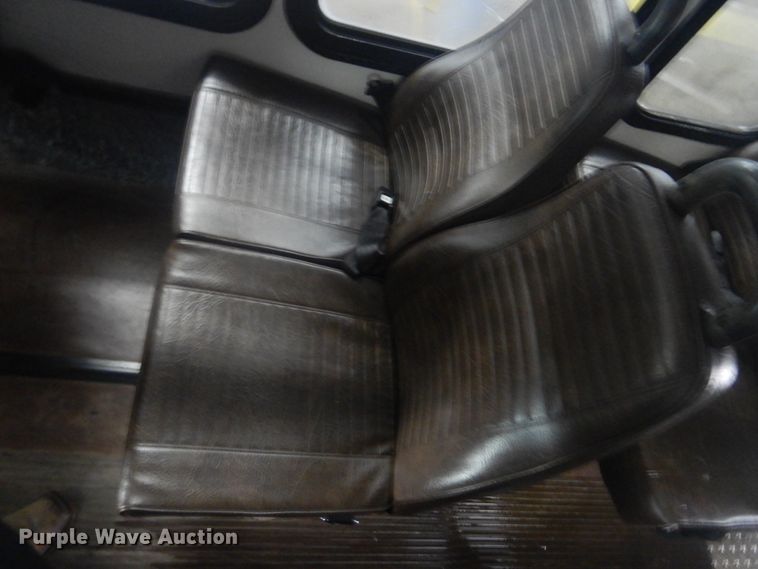 image for item DI2334 2009 Ford E450 Super Duty shuttle bus