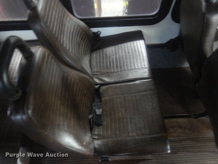 image for item DI2334 2009 Ford E450 Super Duty shuttle bus