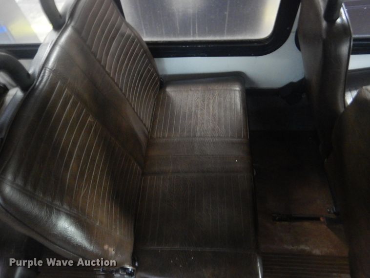 image for item DI2334 2009 Ford E450 Super Duty shuttle bus