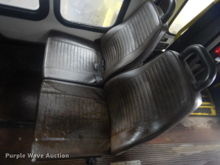 image for item DI2334 2009 Ford E450 Super Duty shuttle bus