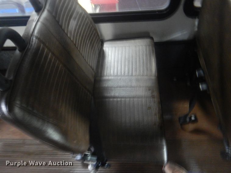 image for item DI2334 2009 Ford E450 Super Duty shuttle bus