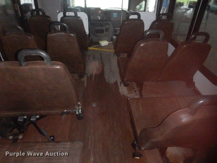 image for item DI2334 2009 Ford E450 Super Duty shuttle bus