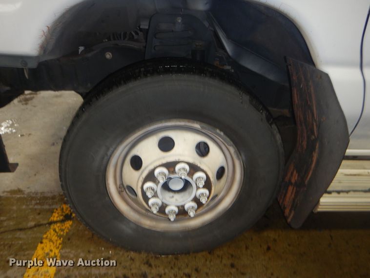 image for item DI2334 2009 Ford E450 Super Duty shuttle bus