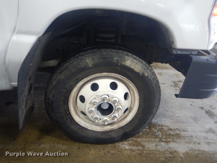 image for item DI2334 2009 Ford E450 Super Duty shuttle bus