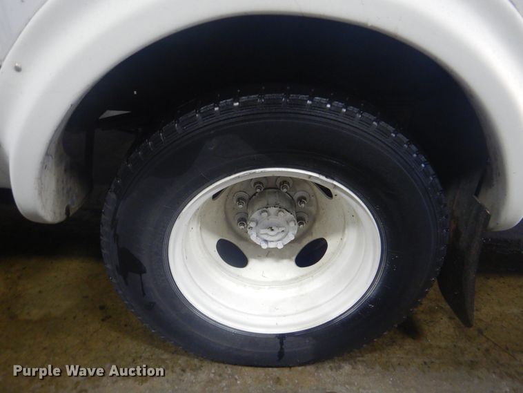 image for item DI2334 2009 Ford E450 Super Duty shuttle bus