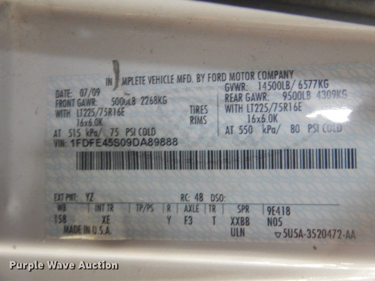 image for item DI2334 2009 Ford E450 Super Duty shuttle bus