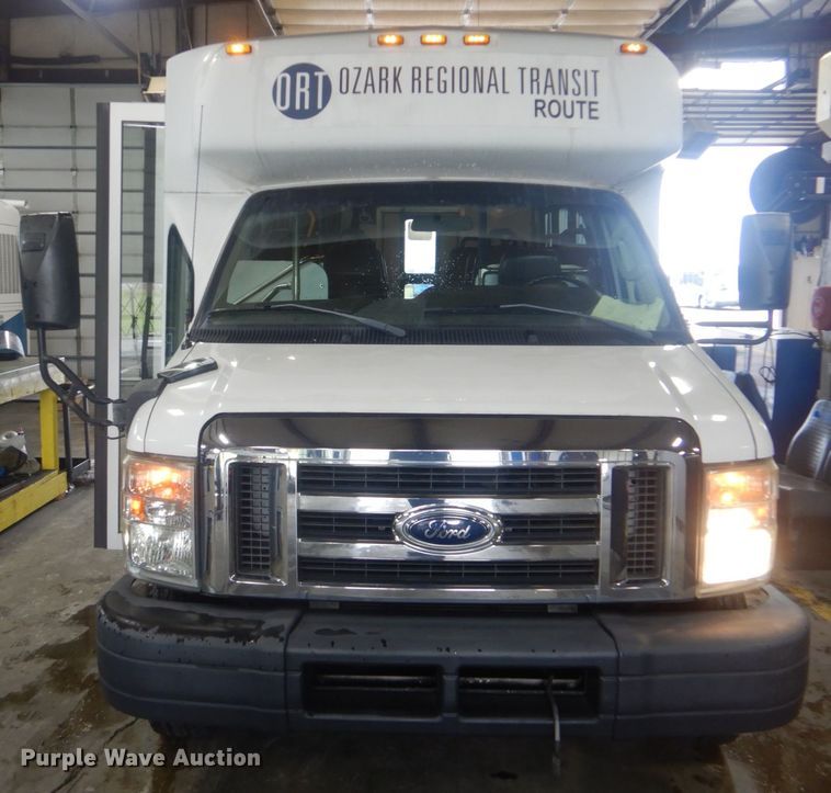 image for item DI2335 2010 Ford E450 Super Duty shuttle bus