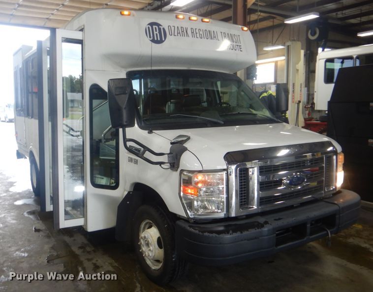 image for item DI2335 2010 Ford E450 Super Duty shuttle bus