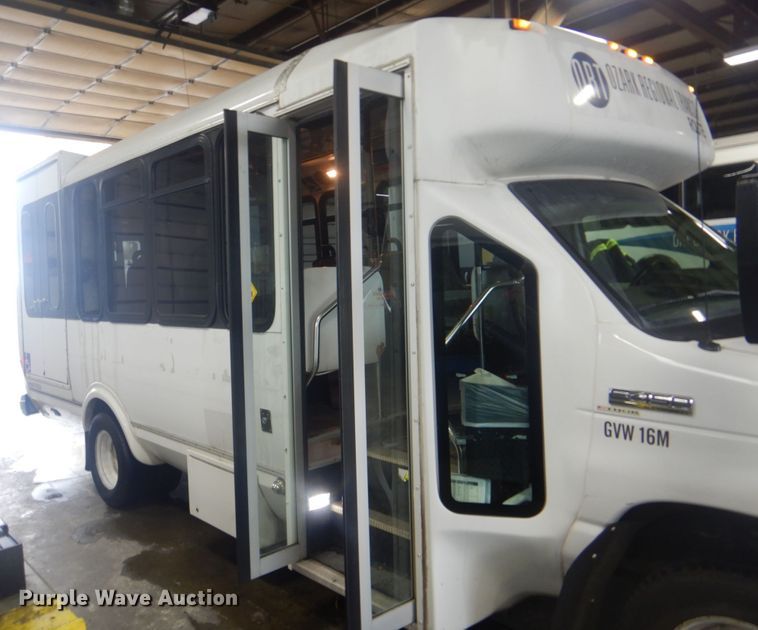 image for item DI2335 2010 Ford E450 Super Duty shuttle bus