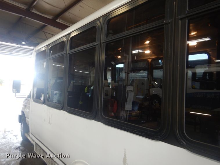image for item DI2335 2010 Ford E450 Super Duty shuttle bus