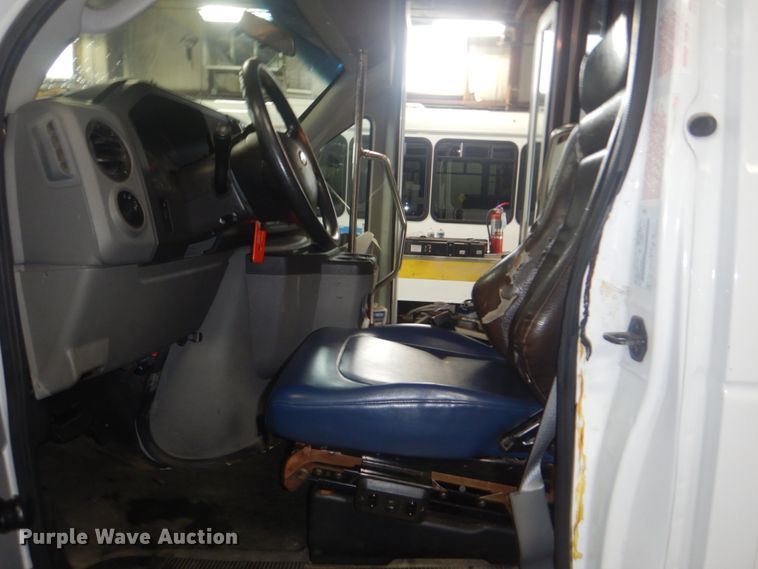 image for item DI2335 2010 Ford E450 Super Duty shuttle bus