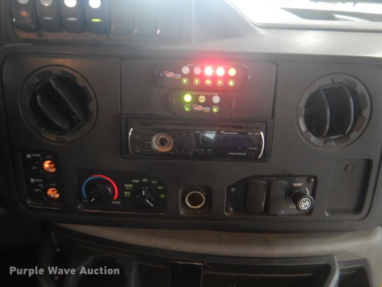 image for item DI2335 2010 Ford E450 Super Duty shuttle bus